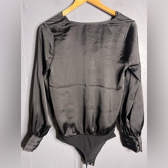 Express Satin-Look Long Sleeve Bodysuit. Size S - Picture 2 of 11